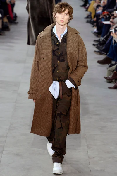 Look 24